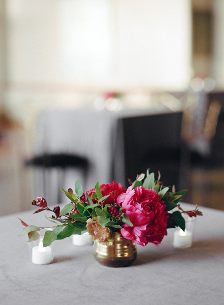 20-bright-pink-peony-arrangement-gold-vase