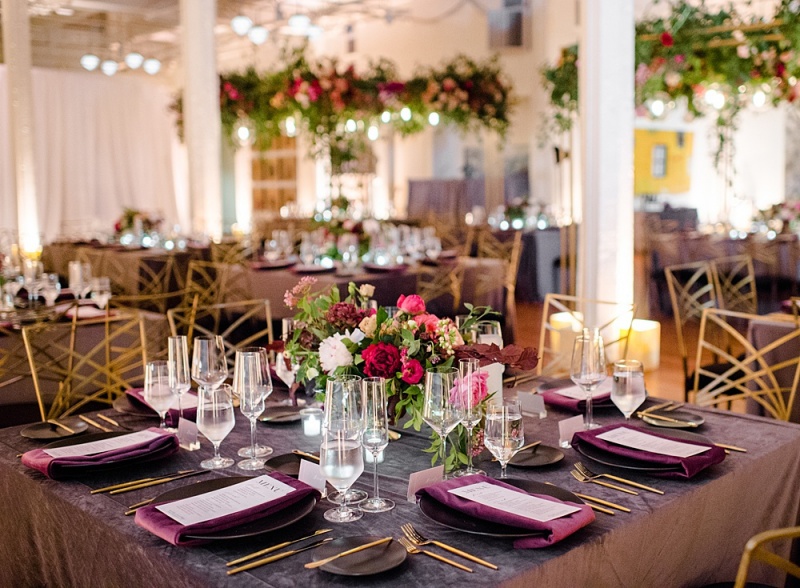 25-modern-museum-wedding-velvet-linens