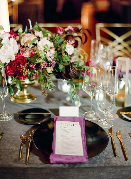 26-wedding-placesettng-purple-napkin-gold-flatware