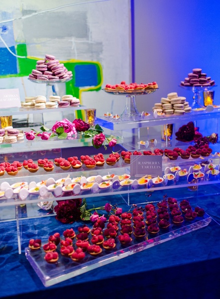 34-acrylic-dessert-station