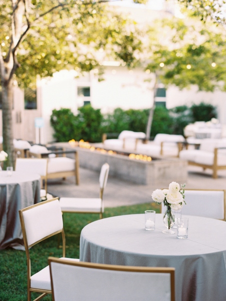 21-contemporary-wedding-outdoor-cocktail-reception
