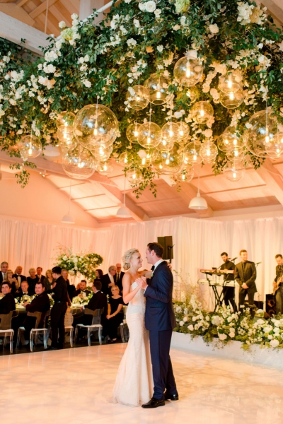 40-floral-chandelier-wedding-reception-first-dance