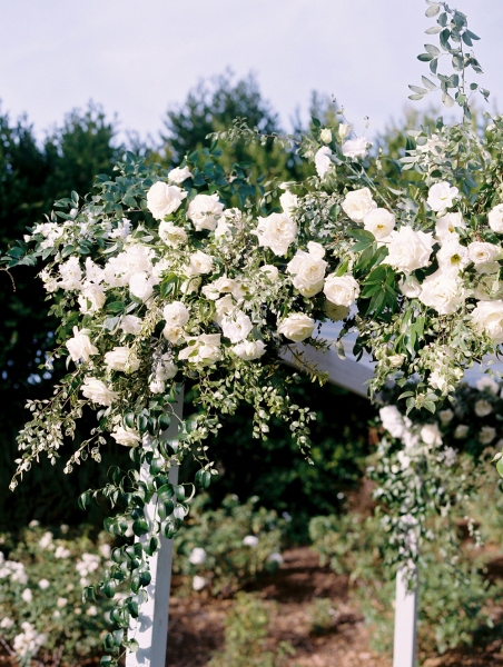 9-beautiful-chuppah-white-garden-roses