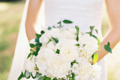 2-white-garden-rose-bouquet-classic