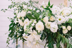 28-white-asymmetrical-flower-arrangement