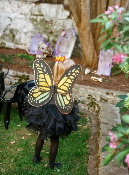 8-child-butterfly-costume-backyard-party